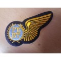 SA Air Force Flight Engineer gold embroidered half wing, gold for 1,000 flying hours