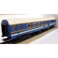 LIMA HO: Upmarket Blue Train Composite Coach with Chrome Windows in very good boxed condition(Italy)