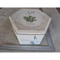 Biscuit tin - flowers - white