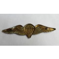 SA PARACHUTE BASIC PARATROOPER WING-8 JUMPS OR MORE GILDING METAL WITH ENAMEL CENTRE-1ST ISSUE-WORN
