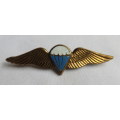 SA PARACHUTE BASIC PARATROOPER WING-8 JUMPS OR MORE GILDING METAL WITH ENAMEL CENTRE-1ST ISSUE-WORN