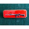 SA ARMY SHARPSHOOTER QUALIFICATION BREAST BADGE-CHROME RIFLE ON ENAMEL BACK PLATE- 2 PINS
