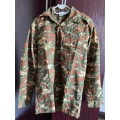 KOEVOET CAMO LONG SLEEVE SHIRT SIZE SMALL-MEASURES 52CM ARMPIT TO ARMPIT-CONDITION-NEVER BEEN WORN-M