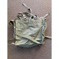 RHODESIAN PATTERN 64 LARGE BACK PACK 2X SIDE POCKETS,USED BUT GOOD CONDITION-MEASURES 45X40CM