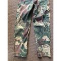 RHODESIA CAMO TROUSERS-SIZE 30 WITH PIPE LENGTH OF 67 CM-COMBAT USED BUT GOOD CONDITION,WITH ALL BUT
