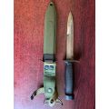 US M8,MILITARY ISSUE FIGHTING KNIFE-VERY GOOD CONDITION-OVERALL LENGTH 29,5 CM