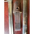 WW1 S98/05-BUTCHER BLADE BAYONET-COMES WITH NUMBERED STEEL SCABBARD AND GOOD CONDITION -ORIGINAL LEA