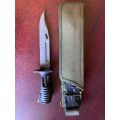 BRITISH SA 80 BAYONET-THE REVERSE OF THE FROG SHOWING BELT LOOPS AND BELT RETAINING HOOK FIXINGS-THE