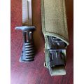 BRITISH SA 80 BAYONET-THE REVERSE OF THE FROG SHOWING BELT LOOPS AND BELT RETAINING HOOK FIXINGS-THE