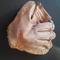 Leather baseball clove