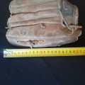 Leather baseball clove