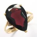 STUNNING 9CT SOLID YELLOW GOLD GARNET AND DIAMOND RING (INVEST NOW IN GOLD JEWELLERY)