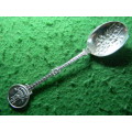 Stunning souvenir spoon from Virginia with two soldiers .excellent condition. FPNS