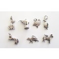 A LOT OF SOLID SILVER CHARMS--- 21,6 Gram
