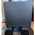 PLAYSTATION 4 PRO 1TB + 2 GAMES + DOCKING STATION + 2 SONY ORIGINAL CONTROLLERS