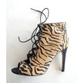 STUNNING LACE-UP HEELS FROM RIVER ISLAND!