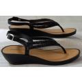 Ladies Black Sandals Comfort fit Like-New Size 5