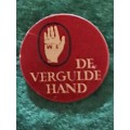 Pin: Vintage Dutch Advertising  - `De Vergulde Hand ` -  Black on Red