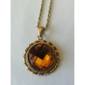 18ct Gold Chain and 9ct Gold Pendant Set with a Citrine