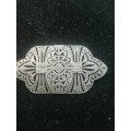 A BEAUTIFUL STERLING SILVER AND MARCASITE ART DECO BROOCH