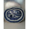 18 TH CENTURY CHINESE EXPORT BLUE AND WHITE CANTON WARE PLATTER