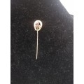 8CT YELLOW GOLD TIE PIN/STICK,HORSESHOE DESIGN  WITH THREE SMALL  AMETHYSTS IN THE FORM OF LEAVES