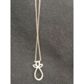 A BEAUTIFUL DAINTY BROWNS 9K ROSE GOLD NECKLACE AND PENDANT.