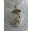 925 STERLING SILVER MOTHER OF PEARL WITH SILVER DETAIL PENDANT