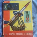 Vintage afrikaans book - Vuurpyle, projektiele en satelliete