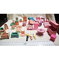 Big lot vintage plastic doll house furniture with miniature dolls included.