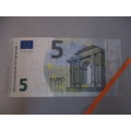 5 EURO BANK NOTE 2013 SLIGHT BIT CREASED  VA 9727141142