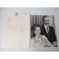 AUTOGRAPHED / SIGNED KING AND QUEEN NOOR AND KING HUSSEIN A4 AND LETTER