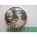 ANTIQUE PILL BOX  KING GEORGE V  AND QUEEN  MARY SILVER JUBILEE 1935