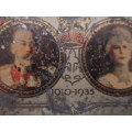 VINTAGE TIN OF KING GEORGE V AND QUEEN MARY - 1910 - 1935 - NARROW CADBURY CHOCOLATE TIN