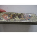 VINTAGE TIN OF KING GEORGE V AND QUEEN MARY - 1910 - 1935 - NARROW CADBURY CHOCOLATE TIN