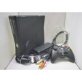 XBOX 360 + REMOTE AND CABLES