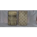 ** STUNNING- 1930s `Kings Pattern` Engraved Nickel Silver Fish Cutlery Set in Box (Sheffield).**