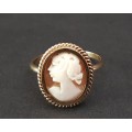** STUNNING: 1850s Victorian 9ct Gold Cameo Ladies` Ring (1,58g).**