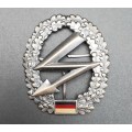 **1990s German: Bundeswehr  Signals Beret Badge (Pins).**