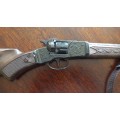 VINTAGE  GOHNER - 98/0 C0WBOY RIFEL CAP GUN - MADE IN SPAIN