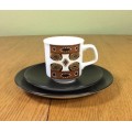 COFFEE TRIO DEMITASSE J and G MEAKIN STUDIO ENGLAND MAORI PATTERN RETRO CAKE PLATE SAUCER CUP 1960`s