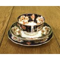 ROYAL ALBERT DERBY IMARI STYLE TEA TRIO x 1 CUP SAUCER CAKE PLATE BONE CHINA 1950`s ENGLAND FLORAL.d