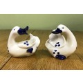 DUCKS GEESE X 2 PORCELAIN BLUE AND WHITE NO NAME BRAND VERY CUTE!!! Read descrption.