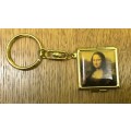 KEYRING x 1 - MONA LISA PAINTING ON COVER of POWDER PUFF + MIRROR KEY RING AS SEEN!!