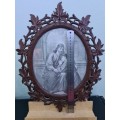 STUNNING ANTIQUE OVAL CARVED WOODEN FRAME..(JESUS ND CHILD BLACK ND WHITE PHOTO