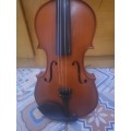 VIOLIN (COMES WITH VIOLIN BOW)  (SELLING AS PER PICS) (NEEDS SOME ATTENTION)