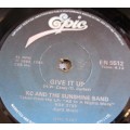 KC ANDTHE SUNSHINE BAND - 1982 GIVE IT UP / ON THE ONE EN 5512 - SM/85