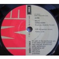 KATE BUSH - 1977 WUTHERING HEIGHTS/KITE (EMIJ 4206) 45 RPM RECORD - A3466