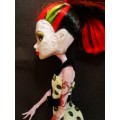 Monster High Skulltimate Roller Maze Operetta Doll w/ Record Dress Tattoo Skate 2012