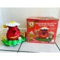 STRAWBERRY SHORTCAKE BIG BERRY TROLLEY playset by Kenner toys 1982